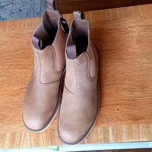 Sorel women's boots-NEW